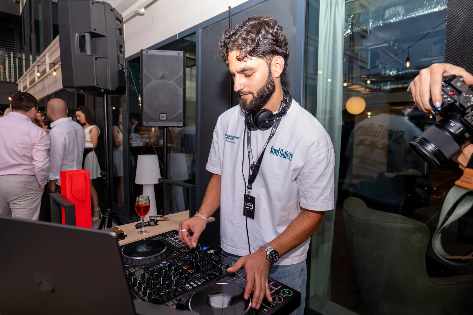 DJ